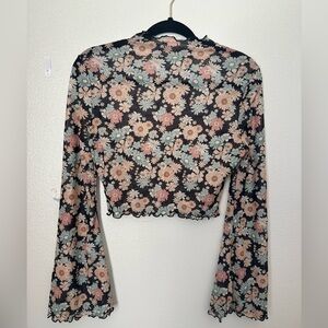 Mesh flower bell sleeved mock neck crop top